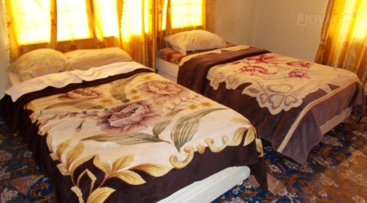 Red Chilli Lodge & Restaurant