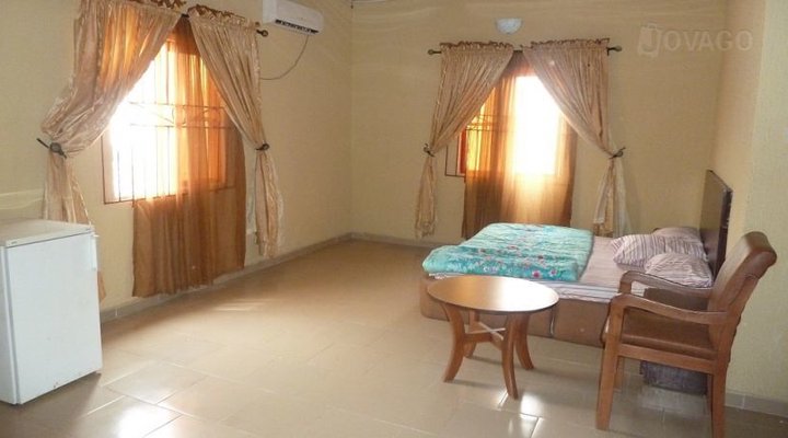 Tives Hotel And Suites