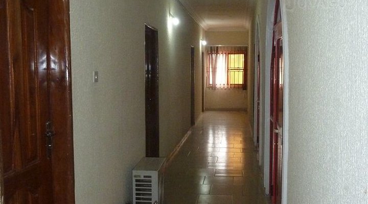Tives Hotel And Suites
