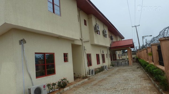 Tives Hotel And Suites
