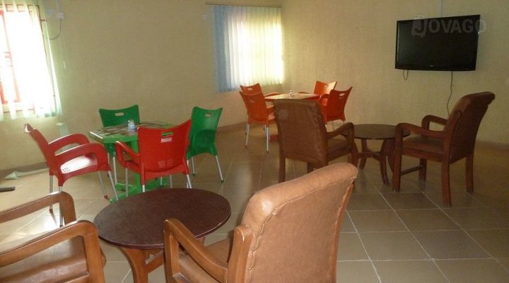 Tives Hotel And Suites