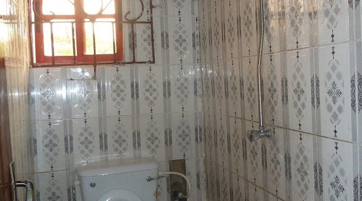 Tives Hotel And Suites