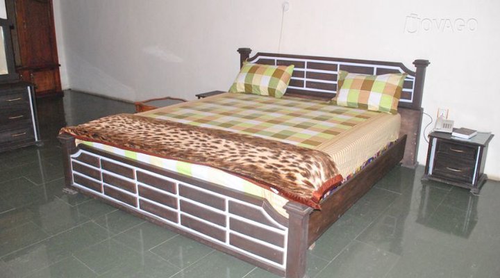 G. Graceland Hotels