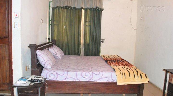 G. Graceland Hotels