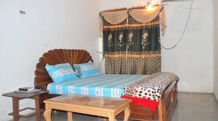 G. Graceland Hotels