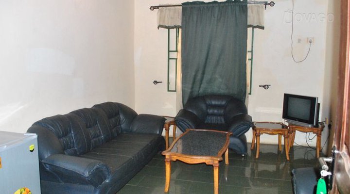 G. Graceland Hotels