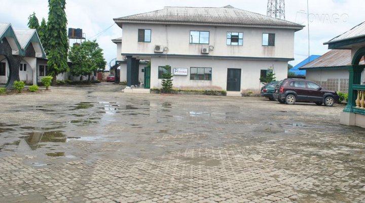 G. Graceland Hotels