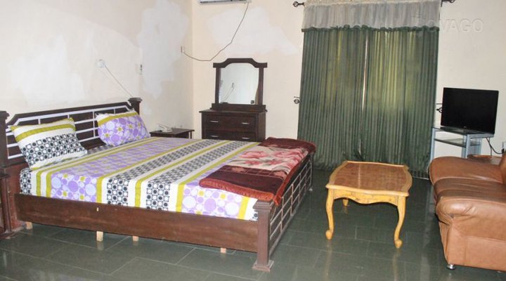 G. Graceland Hotels