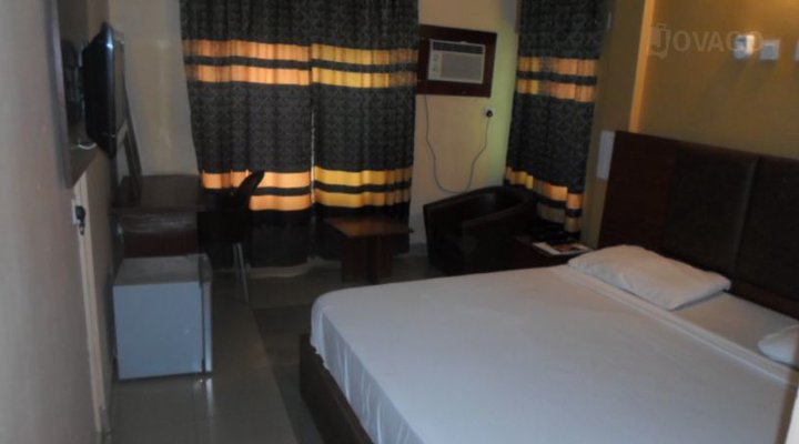 Gado International Hotel & Garden