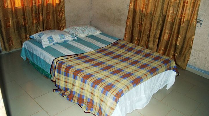 De Riders Guest House and Bar