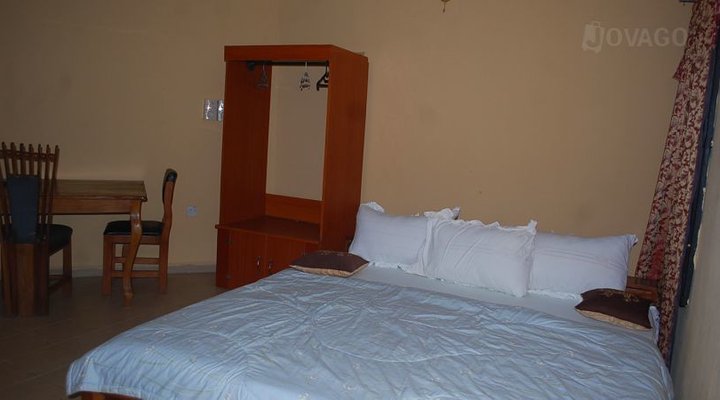 Angellyne Guest House Annex