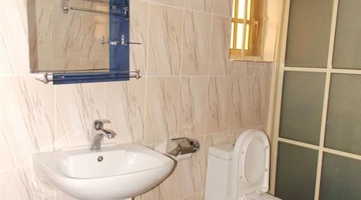 Tripple Seven Cafe & Hotel