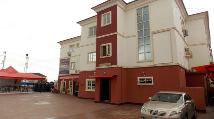 Tripple Seven Cafe & Hotel