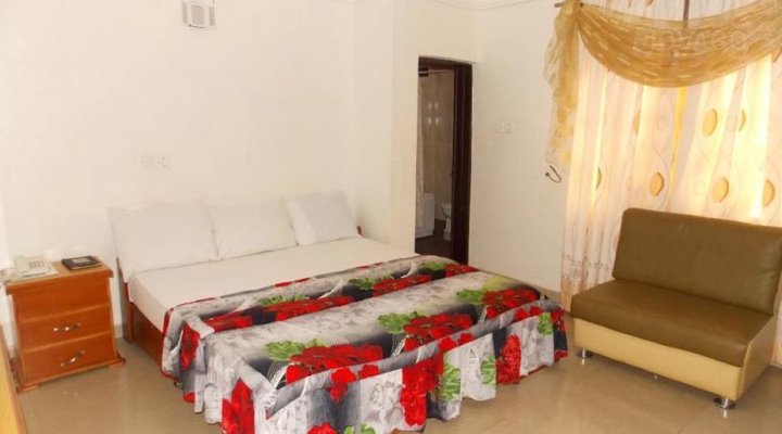 Tripple Seven Cafe & Hotel