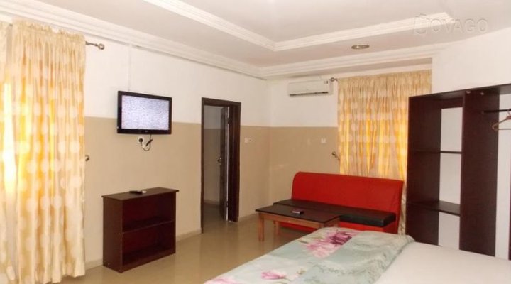 Tripple Seven Cafe & Hotel