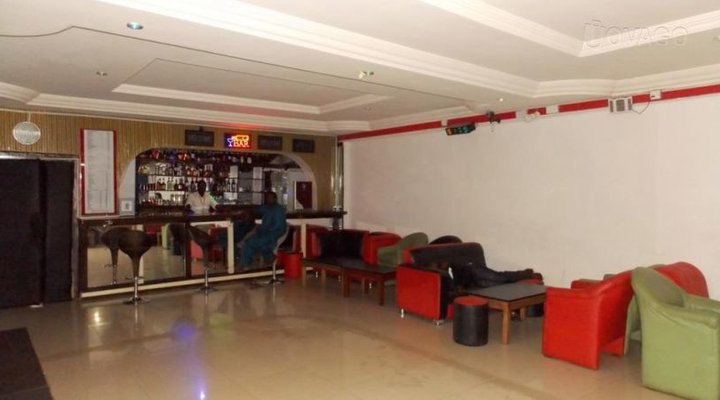 Tripple Seven Cafe & Hotel