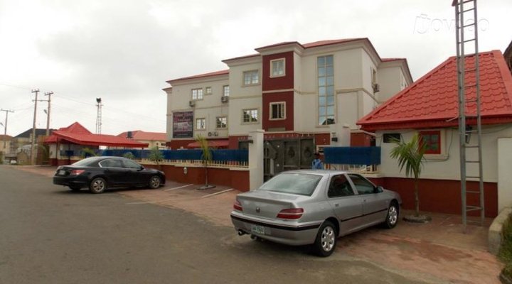 Tripple Seven Cafe & Hotel