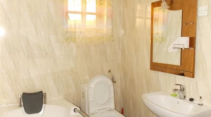 Tripple Seven Cafe & Hotel