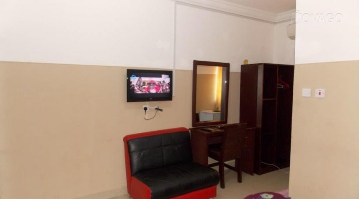 Tripple Seven Cafe & Hotel