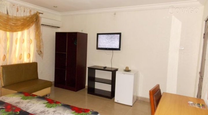 Tripple Seven Cafe & Hotel