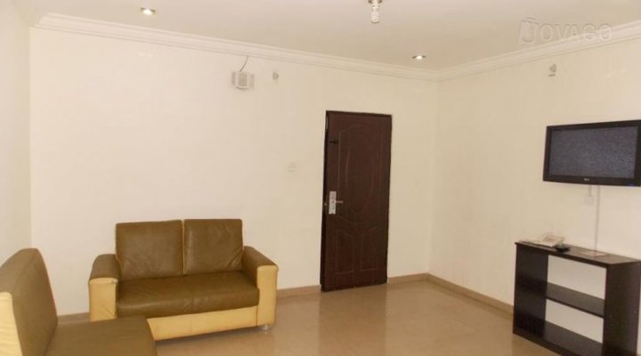 Tripple Seven Cafe & Hotel