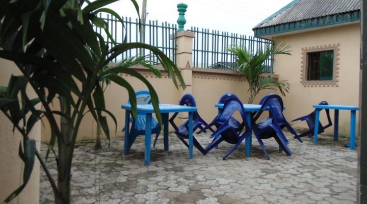 Kenny Sam Best Hotel