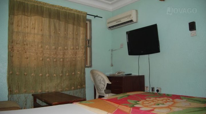 Jolac Hotel And Suites