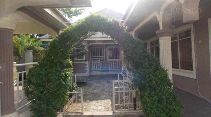 Wes-fat Suites, Restaurant and Bar