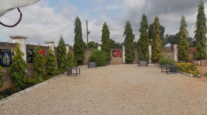Jumat Guest Inn & Bar