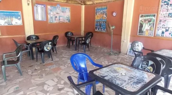 Jumat Guest Inn & Bar