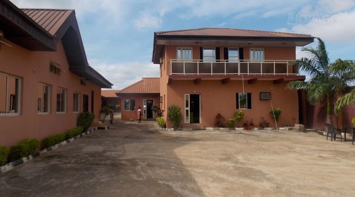 Ground Square Hotel