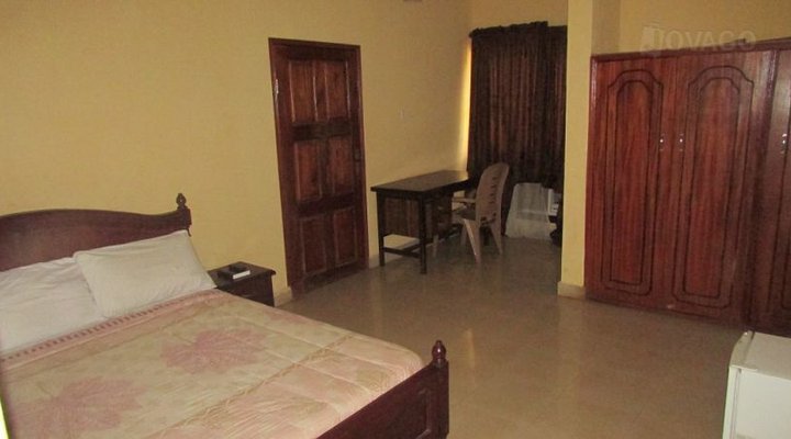 Zin-Nia Hotel