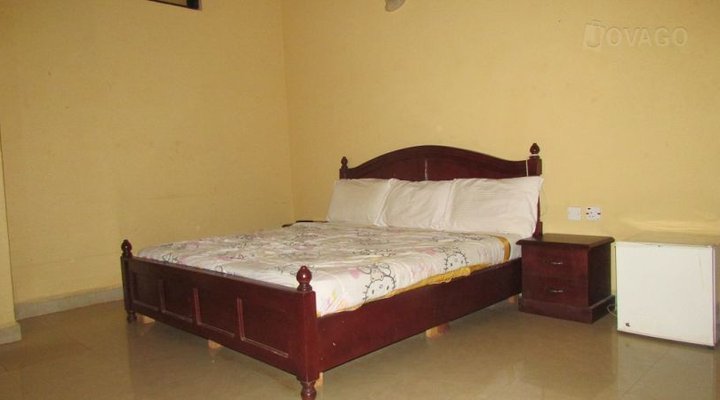 Zin-Nia Hotel