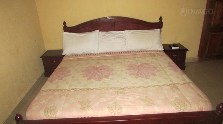 Zin-Nia Hotel