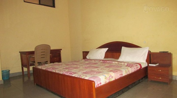 Zin-Nia Hotel