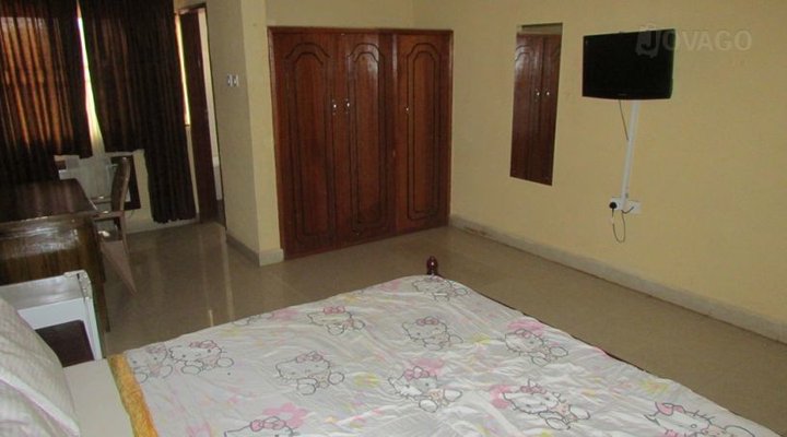 Zin-Nia Hotel