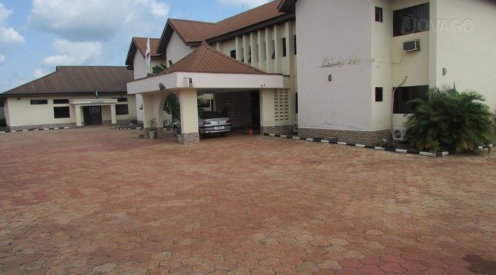 Zin-Nia Hotel