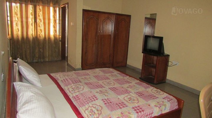 Zin-Nia Hotel