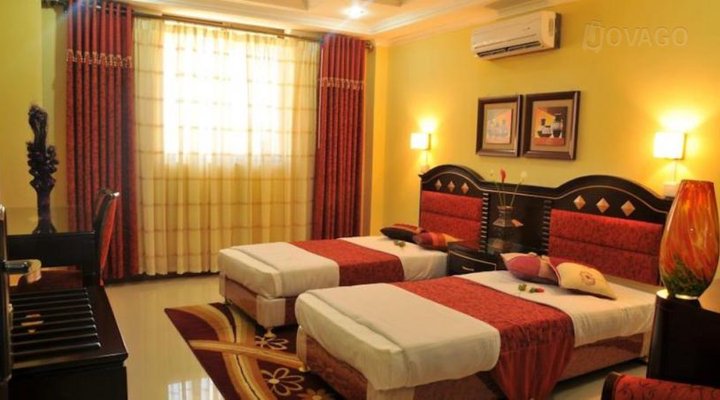 Urban Rose Hotel