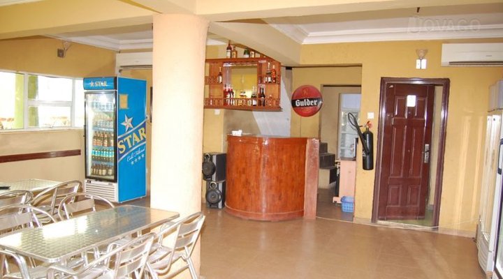 Giant Star Hotel And Suites