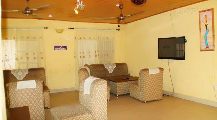 Crown Alexandral Hotel