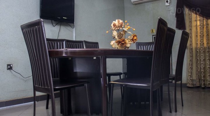 Penny Derik International Suite