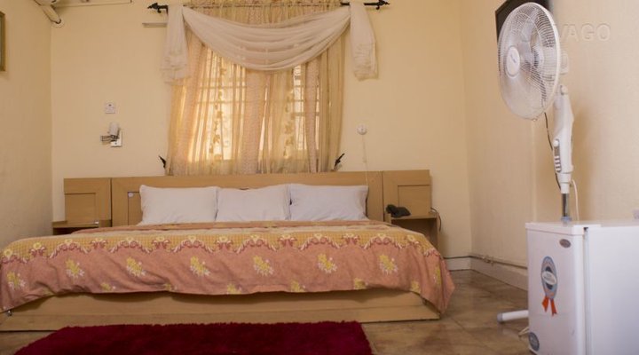 Penny Derik International Suite