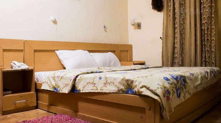 Penny Derik International Suite