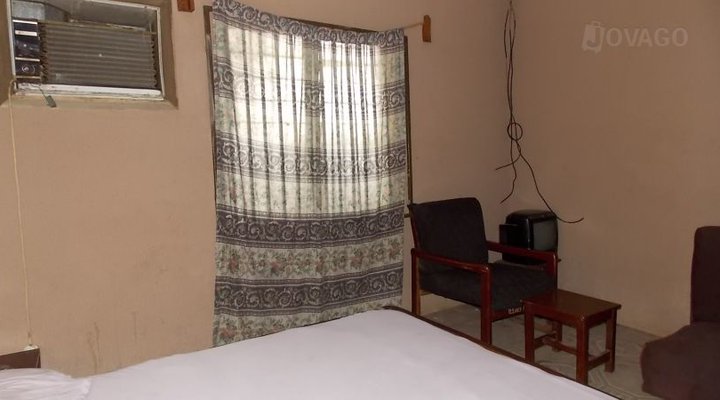 Azeez Hotel And Restaurant