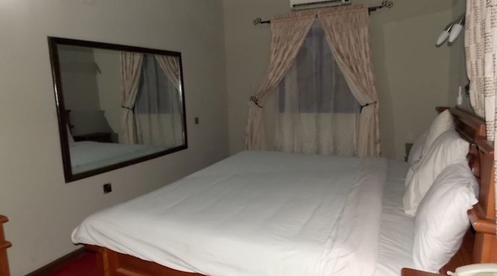 His Grace Hotel & Suites