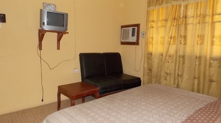 Oluomo MMK Motel