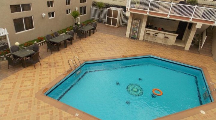Lily Grand Hotel & Apartment