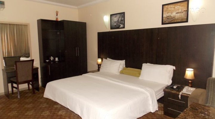 Lily Grand Hotel & Apartment