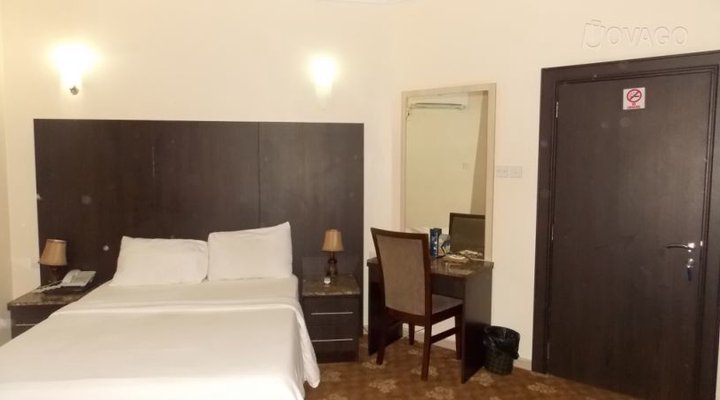 Lily Grand Hotel & Apartment